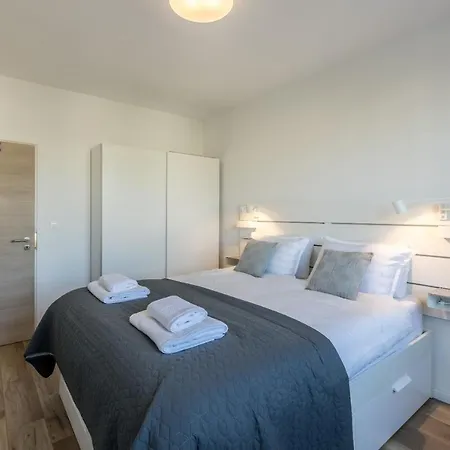 Sundowners Apartment, 52qm, Double & Two Single Beds, 10 Min From Old Town Of Apartman