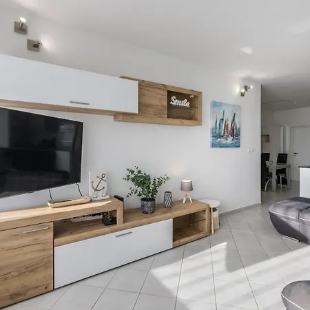 Apartman Sundowners Apartment, 52qm, Double & Two Single Beds, 10 Min From Old Town Of