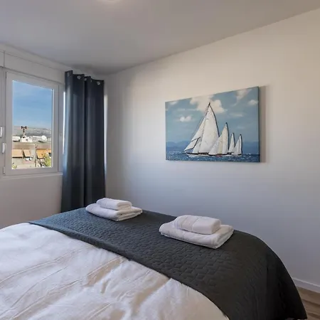 Sundowners Apartment, 52qm, Double & Two Single Beds, 10 Min From Old Town Of *