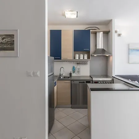 Sundowners Apartment, 52qm, Double & Two Single Beds, 10 Min From Old Town Of Apartman