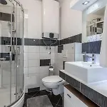 Апартаменты Sundowners Apartment, 52qm, Double & Two Single Beds, 10 Min From Old Town Of *