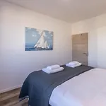 Апартаменты Sundowners Apartment, 52qm, Double & Two Single Beds, 10 Min From Old Town Of *