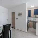 Апартаменты Sundowners Apartment, 52qm, Double & Two Single Beds, 10 Min From Old Town Of