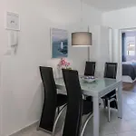 Sundowners Apartment, 52qm, Double & Two Single Beds, 10 Min From Old Town Of Апартаменты