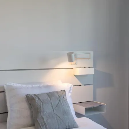 Sundowners Apartment, 52qm, Double & Two Single Beds, 10 Min From Old Town Of *