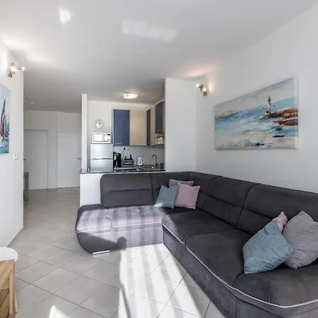 Sundowners Apartment, 52qm, Double & Two Single Beds, 10 Min From Old Town Of Σπλιτ