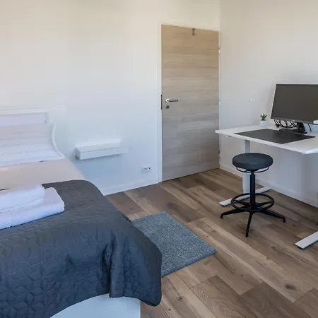 Sundowners Apartment, 52qm, Double & Two Single Beds, 10 Min From Old Town Of Apartament Split