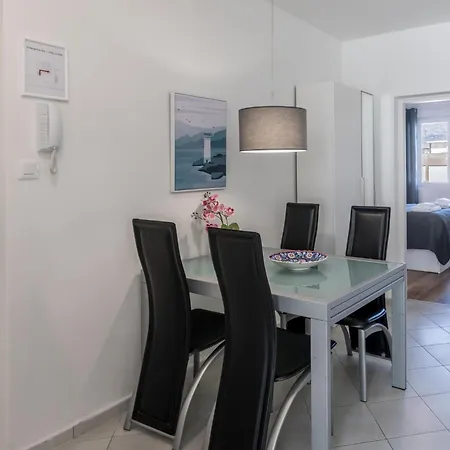 Sundowners Apartment, 52qm, Double & Two Single Beds, 10 Min From Old Town Of Appartement