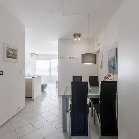 Sundowners Apartment, 52qm, Double & Two Single Beds, 10 Min From Old Town Of *