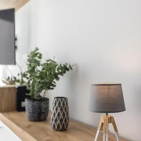 Sundowners Apartment, 52qm, Double & Two Single Beds, 10 Min From Old Town Of * Spalato