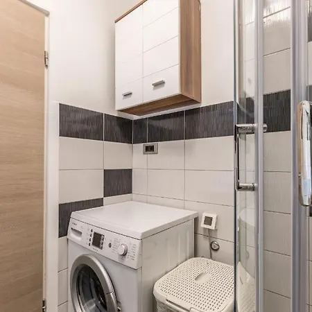 Sundowners Apartment, 52qm, Double & Single Bed, 10 Min From Old Town Of Apartment Split