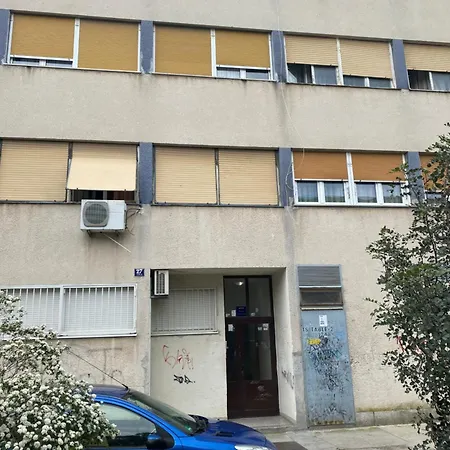 Sundowners Apartment, 52qm, Double & Two Single Beds, 10 Min From Old Town Of Spalato